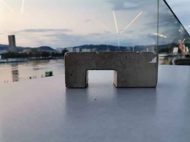 Bunter Mix im Lentos-Café auf der Terrasse mit Donaublick