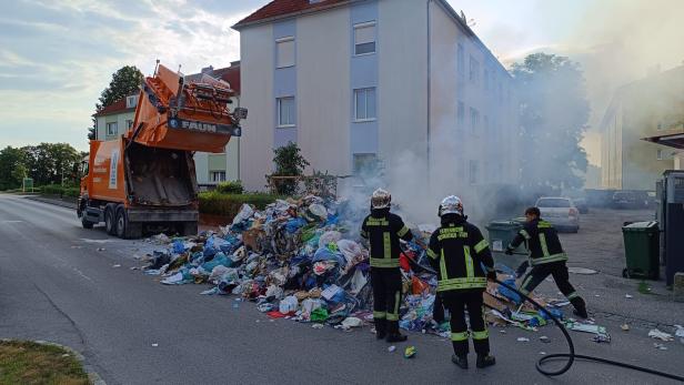 "Explosion" in Müllwagen: Feuer bei Abfallbeseitigung in Neunkirchen