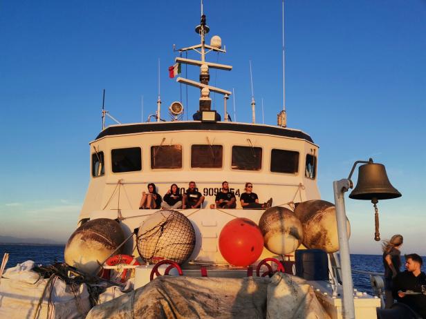 Wie Sea Shepherd im Mittelmeer Oktopusse aus illegalen Fallen rettet