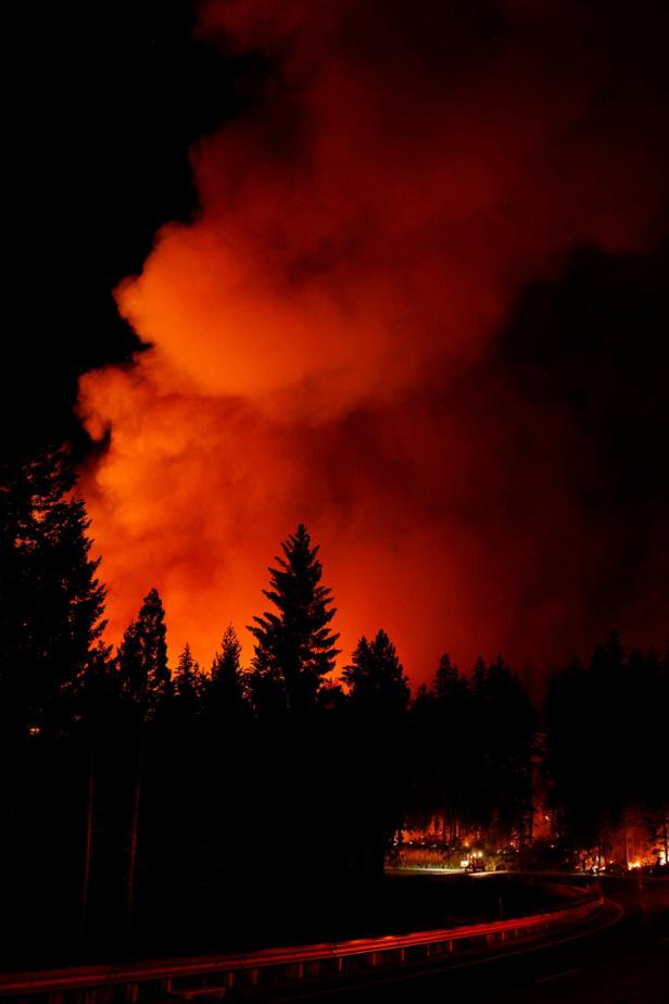 Große Zerstörung: Kampf gegen Waldbrände in Kalifornien dauert an