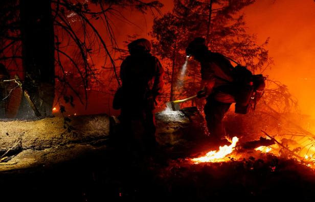 Große Zerstörung: Kampf gegen Waldbrände in Kalifornien dauert an