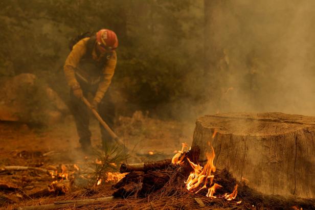 Große Zerstörung: Kampf gegen Waldbrände in Kalifornien dauert an