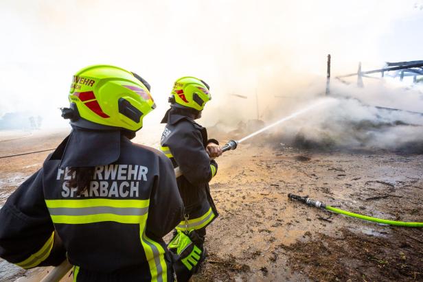 Großeinsatz der Feuerwehren: Haus und Hof standen in NÖ in Flammen