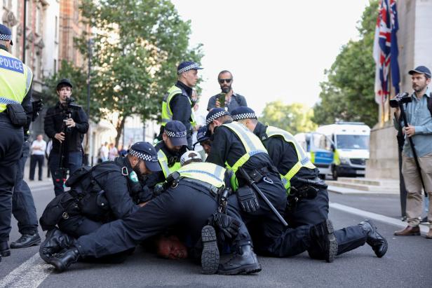 Rechtsextreme Randale nach Kindermorden in Southport: Mehr als 100 Festnahmen