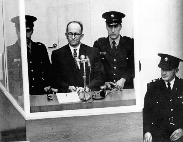 Einer der größten Coups des Mossad: Die Entführung des NS-Kriegsverbrechers Adolf Eichmann, hier am ersten Prozesstag vor dem Jerusalemer Bezirksgericht, 1961.