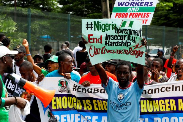 Massenprotest in Nigeria: "Wir protestieren, weil wir hungrig sind"