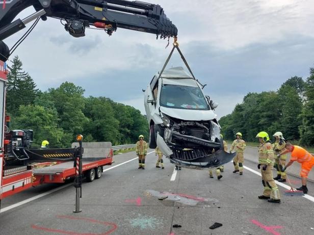 Tragischer Unfall auf A1: Einsatzkräfte konnten Frau nicht mehr retten