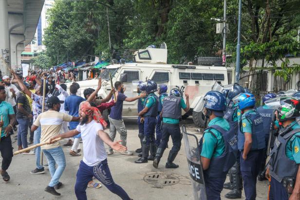 Bangladesch: Demonstranten stürmten Regierungssitz, Premier zurückgetreten