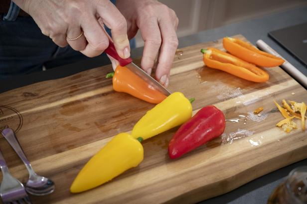 Gartenfrisch aus dem Kochsalon: Gefüllte und ummantelte Snackpaprika