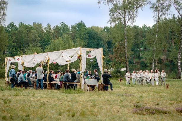 Zeno Staneks "Hin & Weg": Wenn man in Litschau in den Wald ruft