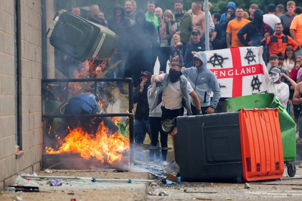 6.000 weitere Polizisten: Großbritannien erwartet nächste Krawall-Welle