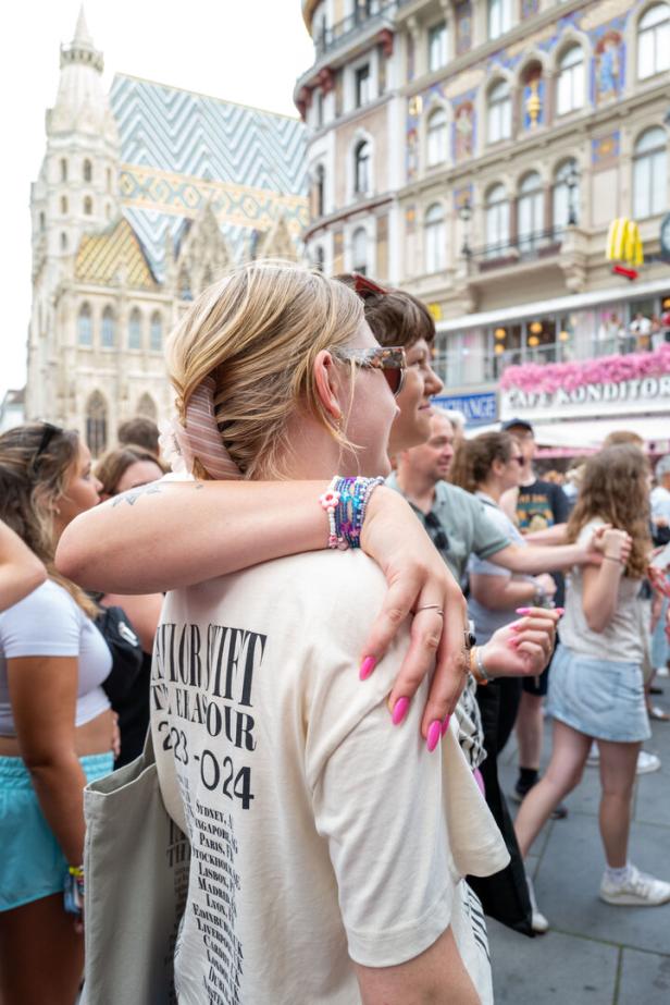 Taylor-Swift-Flashmob: Swifties halten Spontankonzerte in Wien ab