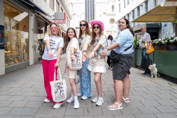 Taylor-Swift-Flashmob: Swifties halten Spontankonzerte in Wien ab