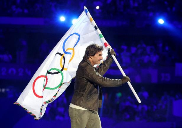 Todesmutiger Stunt: Tom Cruise seilte sich bei Olympia-Abschlussfeier vom Stadiondach ab