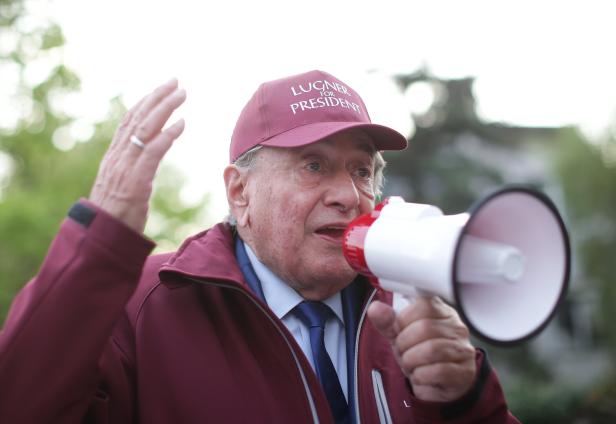 Lugner als Politiker: Mit Achtungserfolgen und einer Forderung bis zuletzt