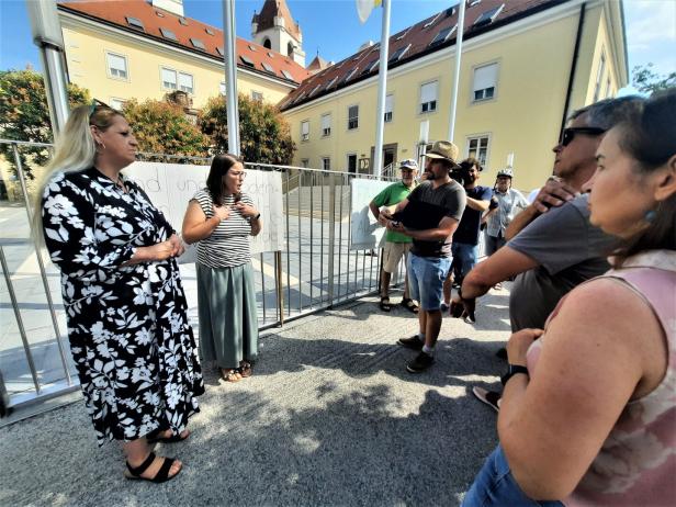 Bauern proben vor Eisenstädter Bischofshof den Aufstand