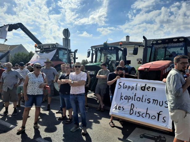 Bauern proben vor Eisenstädter Bischofshof den Aufstand