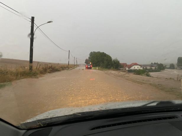 Unwetterchaos in NÖ: Hollabrunn "unter Wasser", über 100 Einsätze