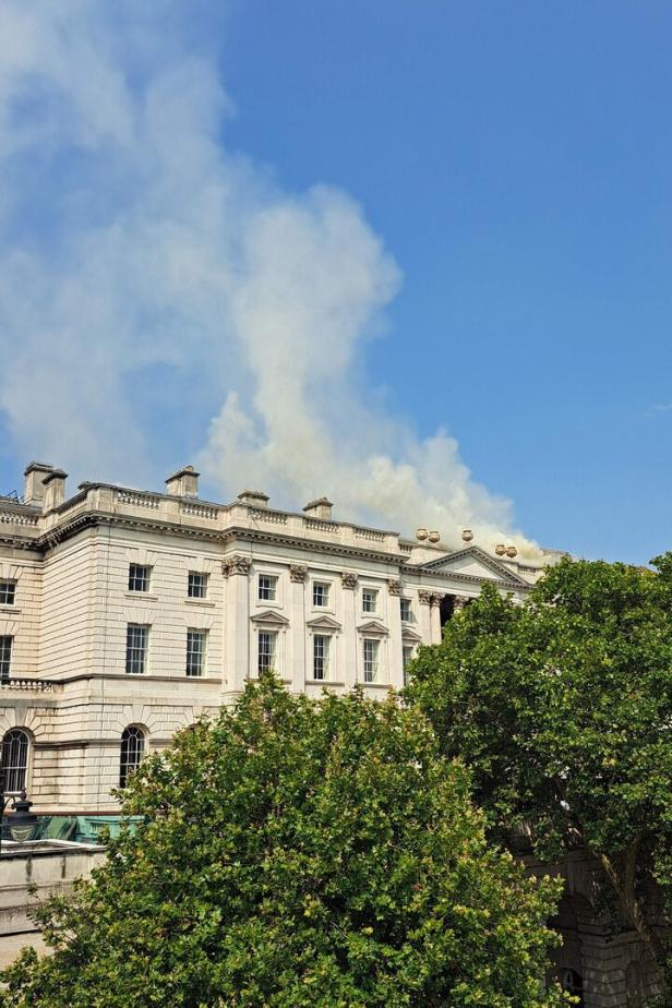 Feuer im historischen Somerset House in London ausgebrochen