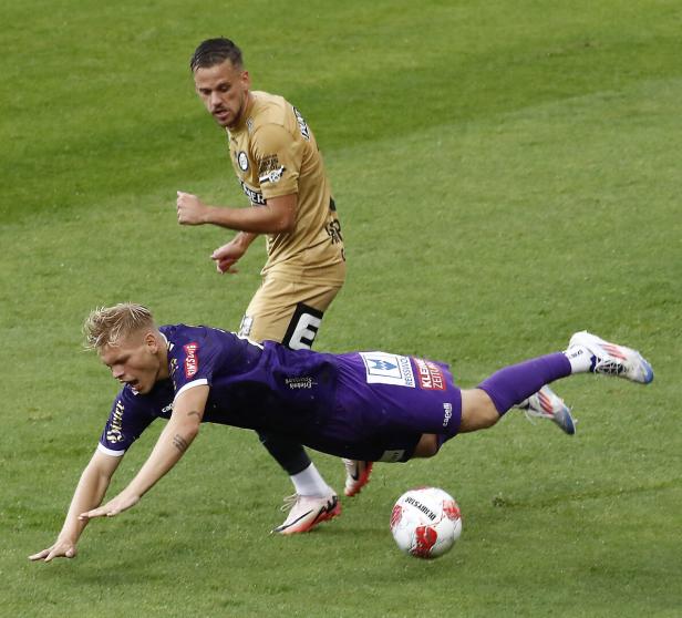 Fußball-Bundesliga: Meister Sturm zittert sich zu drei Punkten