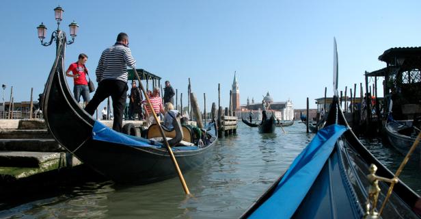 Mindestalter, Fremdsprachen, körperliche Fitness: Venedig sucht Gondoliere