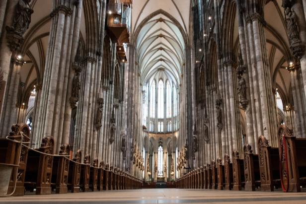 Warum den Kirchen die Schäfchen immer schneller abhanden kommen