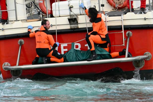 TOPSHOT-ITALY-MARITIME-ACCIDENT-BRITAIN