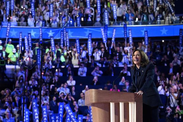 TOPSHOT-US-VOTE-POLITICS-DEMOCRATIC-CONVENTION