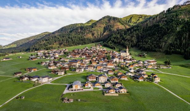 Blick auf den Ort Obertilliach