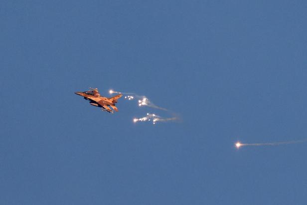 Präventivschlag: 100 israelische Kampfjets griffen 1.000 Hisbollah-Stellungen an