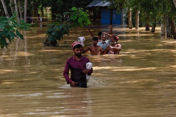 "Wir hassen Indien": Warum Neu-Delhi am Hochwasser in Bangladesch schuld sein soll