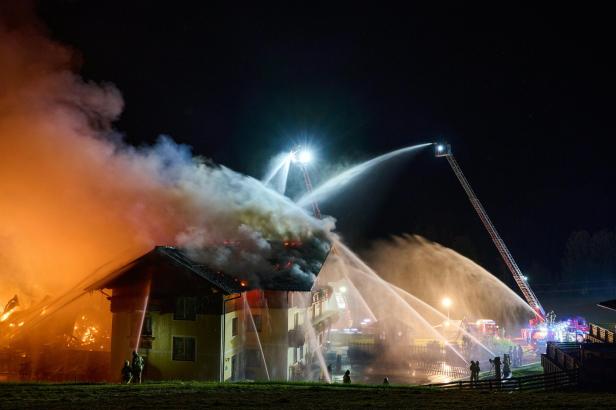 Großbrand bei Pongauer Ferienhof: Schaden in Millionenhöhe