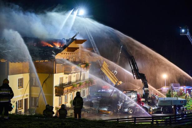 Großbrand bei Pongauer Ferienhof: Schaden in Millionenhöhe