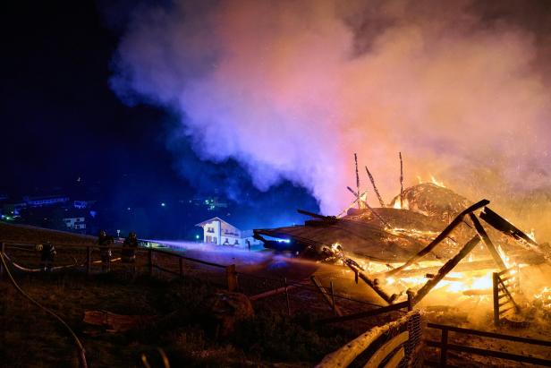 Großbrand bei Pongauer Ferienhof: Schaden in Millionenhöhe