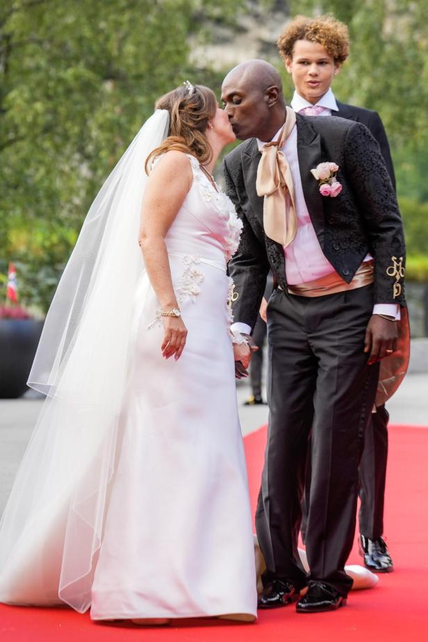 Norwegian Princess Martha Louise marries US businessman Durek Verrett