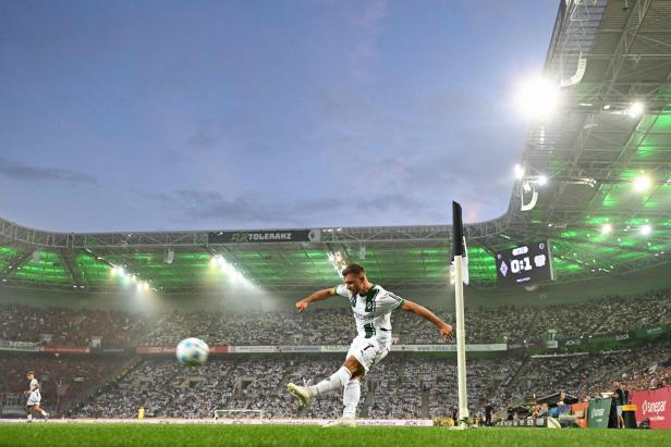 FBL-GER-BUNDESLIGA-MOENCHENGLADBACH-LEVERKUSEN