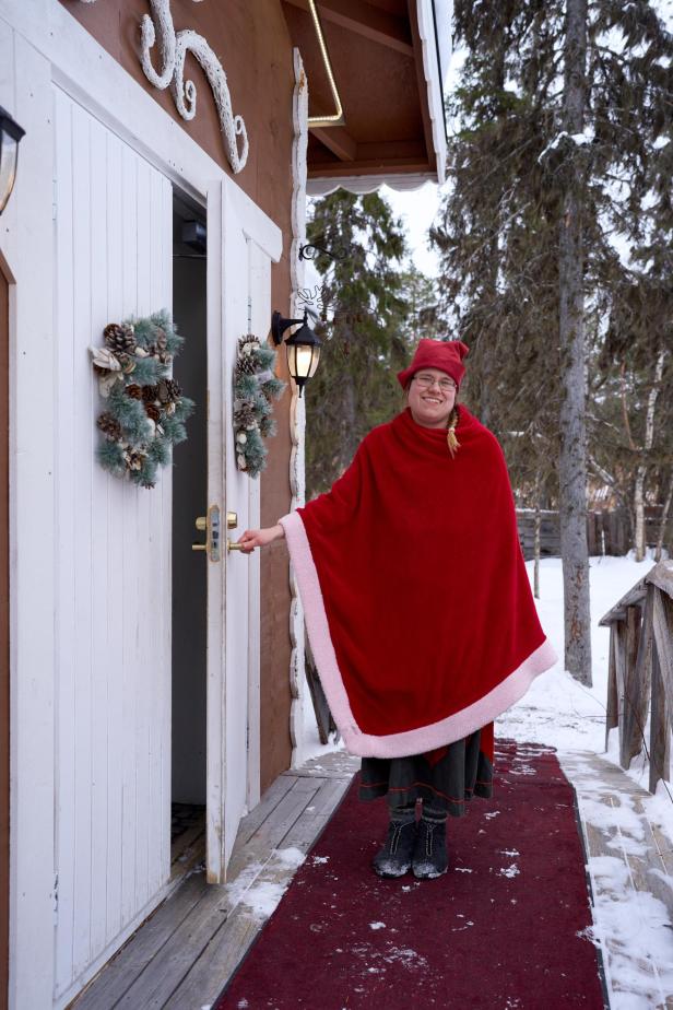 Zu Besuch bei den Santa Claus' Helfern im Elfendorf Köngäs.