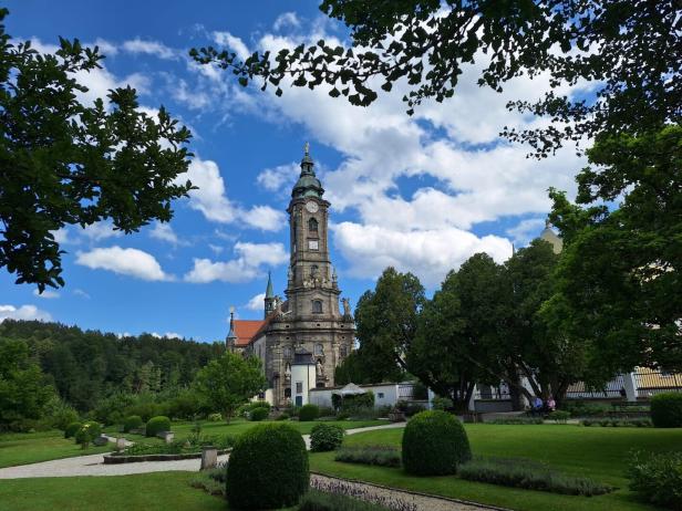 Blütenpracht im Stift Zwettl: Floristenmeisterinnen zeigen Kunsthandwerk