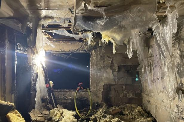 Feuerwehr rettete Bewohner aus brennendem Haus in Brunn am Gebirge