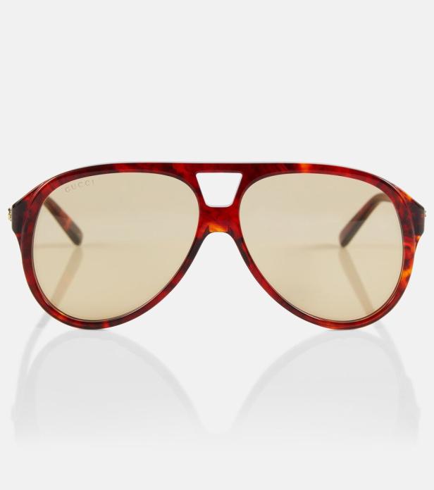 Eine braun gemusterte Pilotenbrille von Gucci mit hellbraunen Gläsern.
