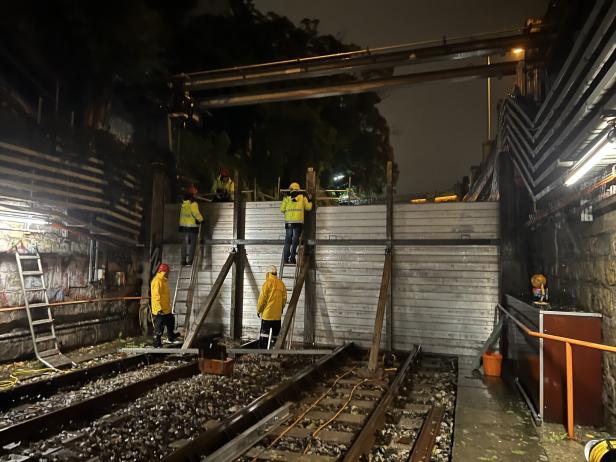 Unwetter sorgt für Öffi-Chaos: U-Bahnlinien bleiben eingeschränkt