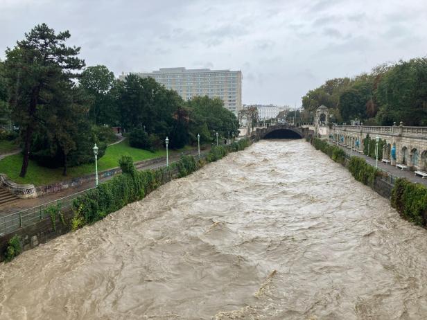 Unwetter sorgt für Öffi-Chaos: U-Bahnlinien bleiben eingeschränkt