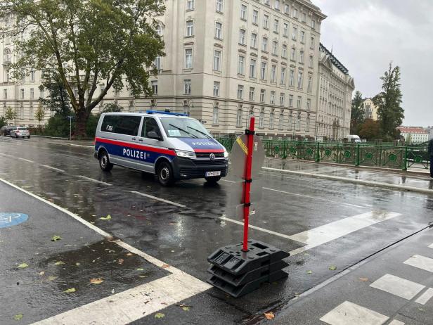 "Land unter" in Wien: Wienfluss rauscht "unentschärft" durch die Stadt