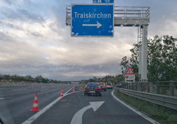 Autobahn überflutet: Totalsperre der A2 bei Traiskirchen