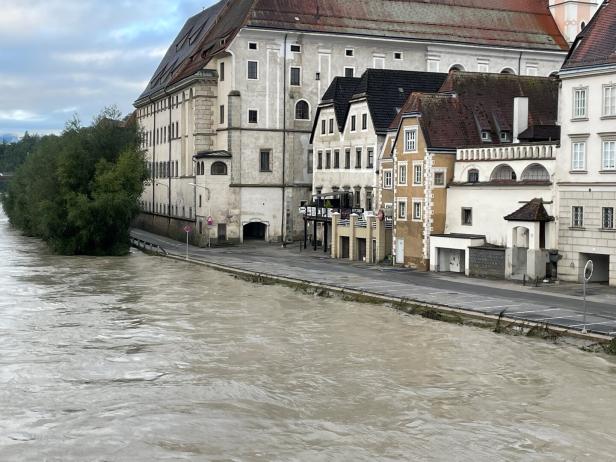 Unwetter: BH verhängt Schifffahrtsverbot am Attersee