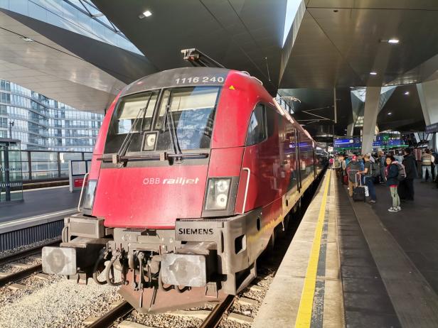 Westbahnstrecke wieder offen: Holpriger Start der ÖBB nach Unwetter