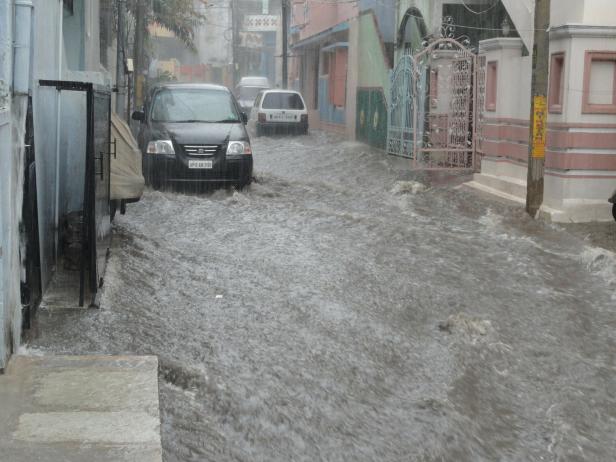 Auto im oder unter Wasser: Darf man noch starten oder nicht?