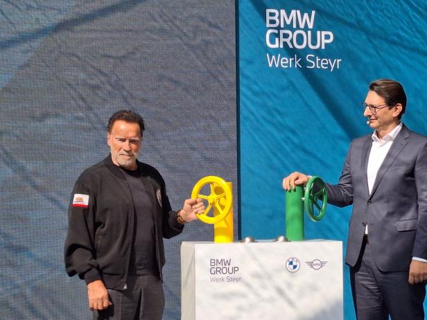 Arnie bei BMW in Steyr: Eine "coole Socke" mit einem Herz für Klimaschutz