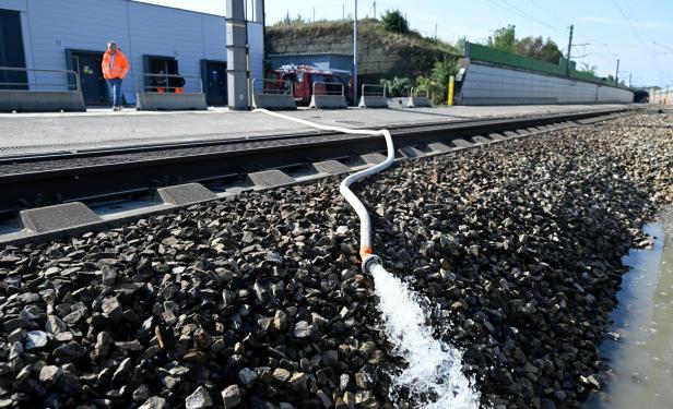 Nach Hochwasser: Westbahnstrecke in NÖ schwer in Mitleidenschaft gezogen