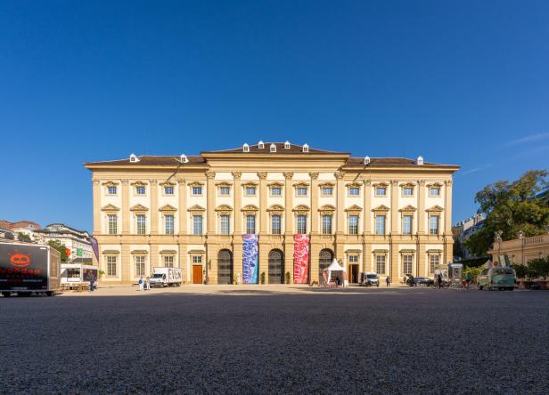 Das Palais Liechtenstein in Wien an einem sonnigen Tag.